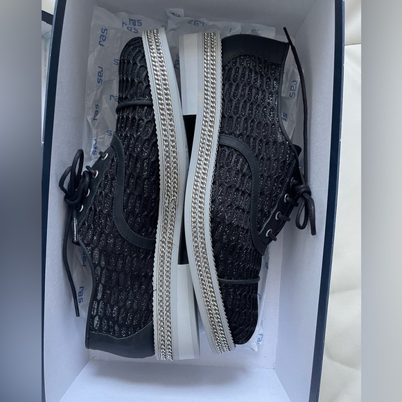 RAS lace shoes, size 9.5 - Picture 4 of 4